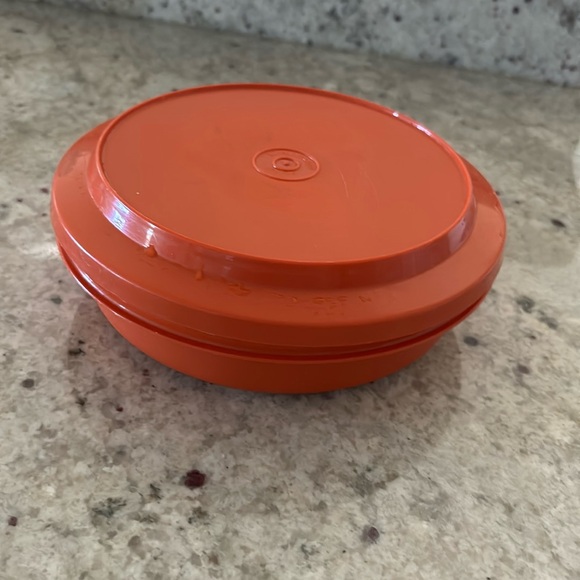 TUPPERWARE vtg 2pc bowl/lid (1337-21) tangerine color - Picture 1 of 4
